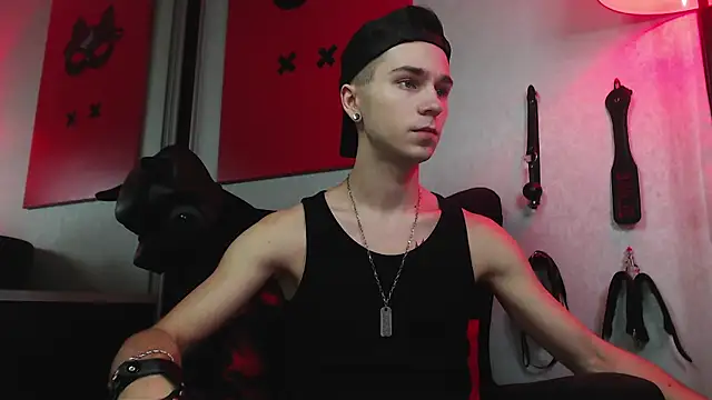 Joseph  Quinn online show from January 28, 2025, 9:19 am