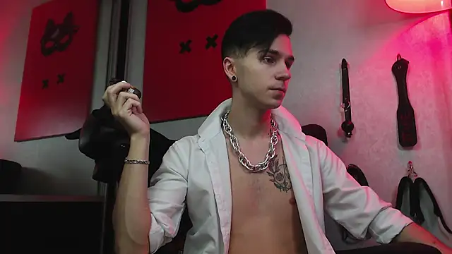 Joseph  Quinn online show from January 29, 2025, 8:51 am