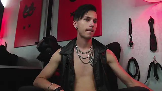 Joseph  Quinn online show from February 21, 2025, 11:01 am