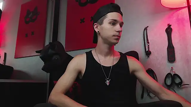 Joseph  Quinn online show from March 3, 2025, 8:05 am