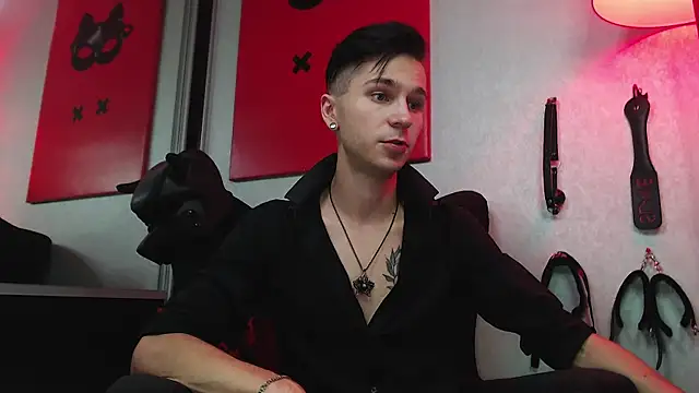 Joseph  Quinn online show from March 17, 2025, 12:57 pm