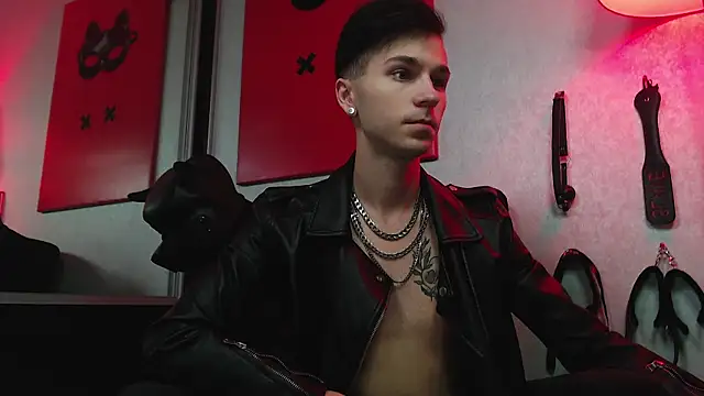 Joseph  Quinn online show from March 21, 2025, 7:33 am