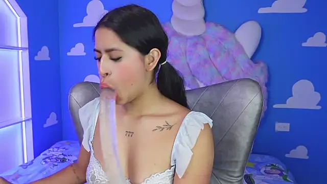 miss romyna online show from November 18, 2025, 11:03 am