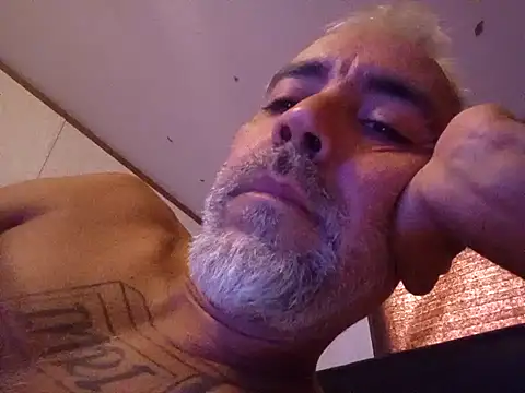 Xoc8  online show from December 5, 2024, 9:39 pm