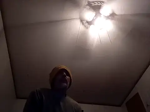 Xoc8  online show from December 7, 2024, 9:11 pm