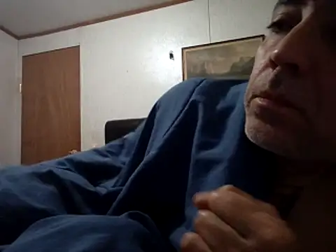 Xoc8  online show from November 30, 2025, 8:35 pm