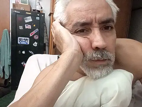 Xoc8  online show from April 9, 2026, 6:19 am