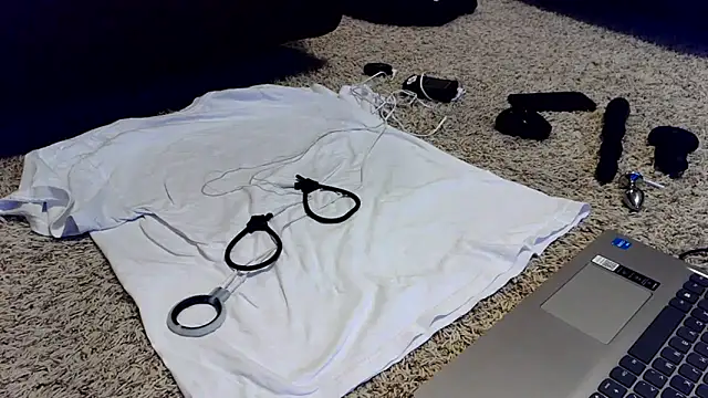 femgui69 online show from February 6, 2026, 2:42 pm