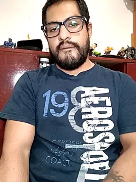 Snapshot of HombreS3n chatting on March 11, 2025, 2:43 am HombreS3n online show from March 11, 2025, 2:43 am