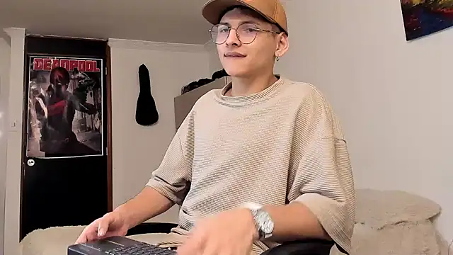 a lejandro 0 8 online show from December 24, 2024, 9:39 am