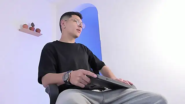 a lejandro 0 8 online show from February 26, 2025, 7:38 pm