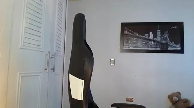 Plug Control online show from January 29, 2025, 8:25 pm