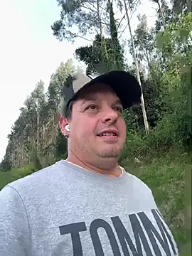 Jose HotLatino online show from April 20, 2026, 2:42 pm