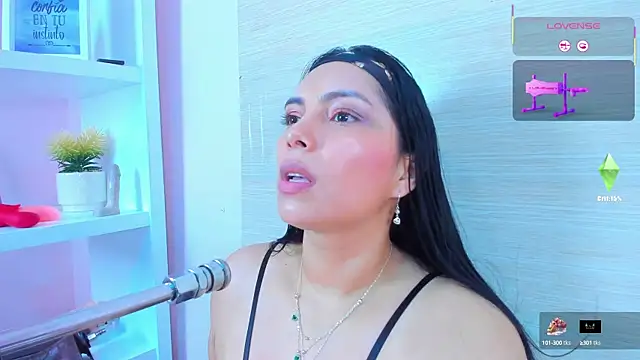 Snapshot of evelinn_belen chatting on September 18, 2025, 12:29 pm evelinn belen online show from September 18, 2025, 12:29 pm