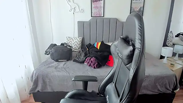 Amy joones online show from October 21, 2025, 12:50 pm