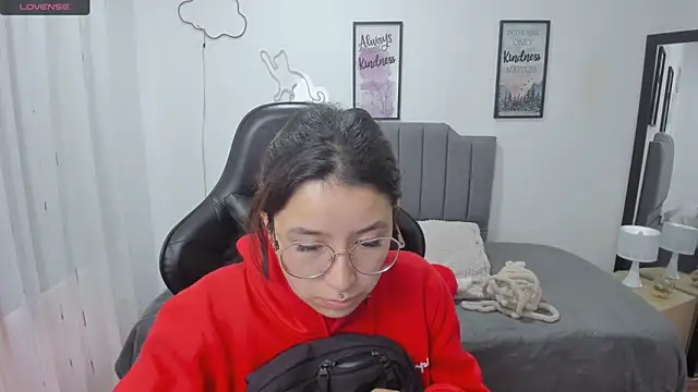 Amy joones online show from November 6, 2025, 12:39 pm