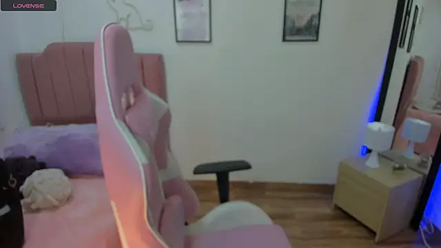 Amy joones online show from November 18, 2025, 12:31 pm