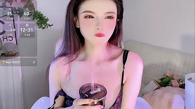 --xixi-- online show from February 4, 2025, 7:22 pm