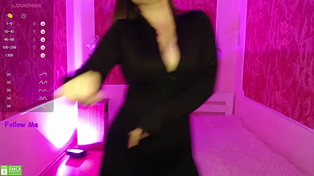 VerySweetKate111 online show from October 14, 2025, 7:31 am