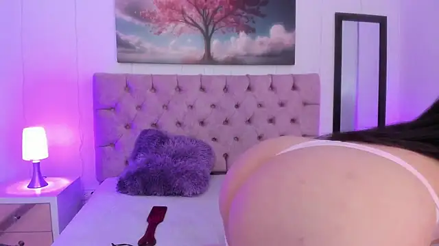 Julianaa Castro  online show from January 20, 2025, 11:56 am