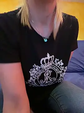 Snapshot of ToAnWTW chatting on December 17, 2025, 11:22 pm ToAnWTW online show from December 17, 2025, 11:22 pm