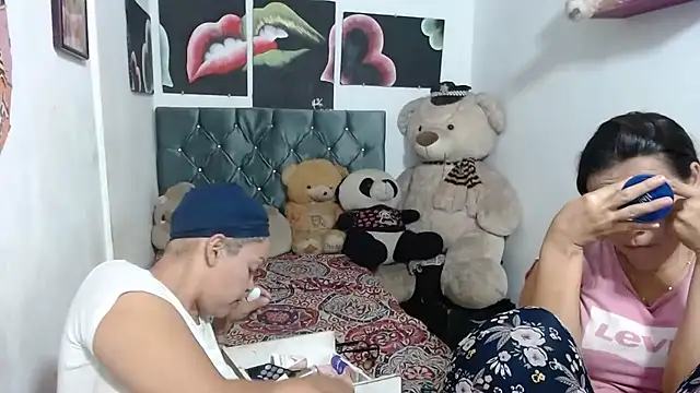 manzanahot9 online show from March 15, 2025, 1:41 am