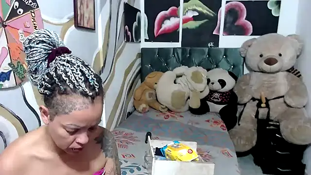 manzanahot9 online show from October 29, 2025, 10:50 am