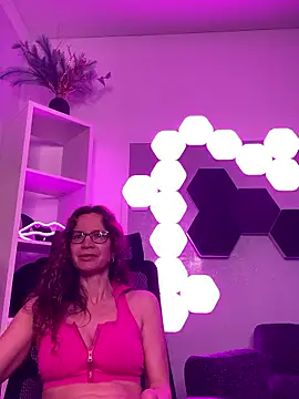 Snapshot of AnnikaRose chatting on May 21, 2026, 3:46 am AnnikaRose online show from May 21, 2026, 3:46 am