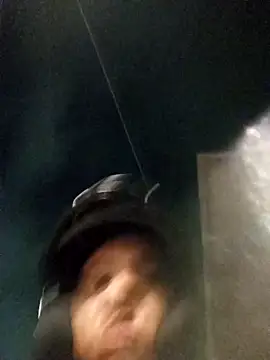 Snapshot of Elvergon3456 chatting on October 4, 2025, 8:34 am Elvergon3456 online show from October 4, 2025, 8:34 am