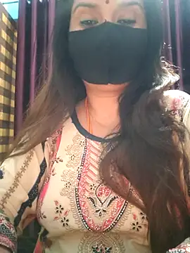 Snapshot of Aishwaryaa_69 chatting on October 13, 2025, 2:17 pm Aishwaryaa 69 online show from October 13, 2025, 2:17 pm