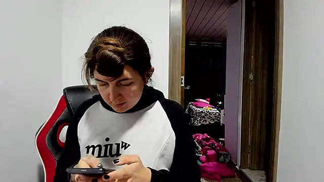 Sweet-Suck69 online show from February 19, 2025, 4:44 am