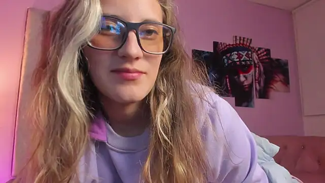 Giia paiige18 online show from December 14, 2024, 10:24 am