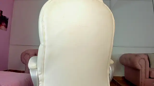 Giia paiige18 online show from February 20, 2025, 3:34 am