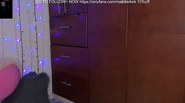 Snapshot of MaddisRock chatting on February 24, 2025, 4:05 am MaddisRock online show from February 24, 2025, 4:05 am