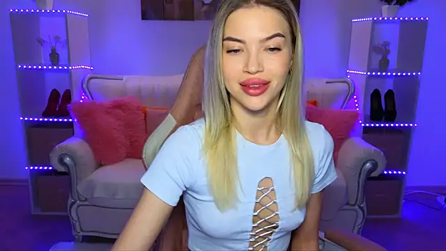 Snapshot of EmmyMills chatting on November 15, 2025, 7:10 pm EmmyMills online show from November 15, 2025, 7:10 pm