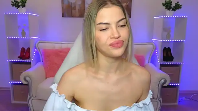 Snapshot of EmmyMills chatting on November 29, 2025, 2:09 pm EmmyMills online show from November 29, 2025, 2:09 pm