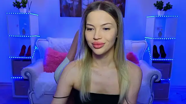 Snapshot of EmmyMills chatting on January 12, 2026, 9:53 pm EmmyMills online show from January 12, 2026, 9:53 pm