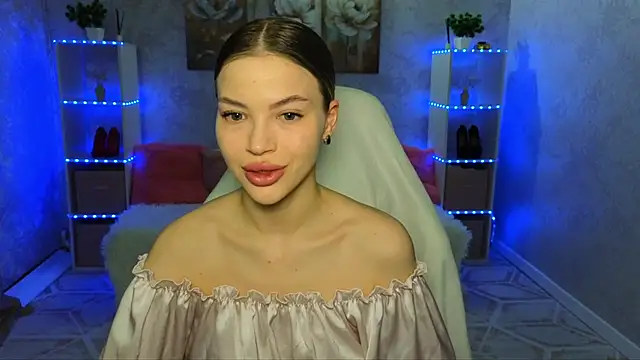 Snapshot of EmmyMills chatting on February 6, 2026, 10:57 pm EmmyMills online show from February 6, 2026, 10:57 pm