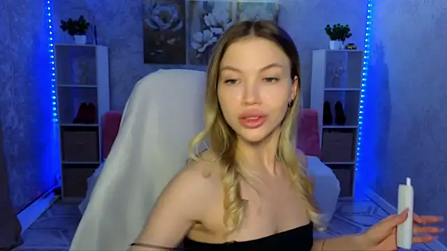 Snapshot of EmmyMills chatting on February 20, 2026, 9:59 pm EmmyMills online show from February 20, 2026, 9:59 pm