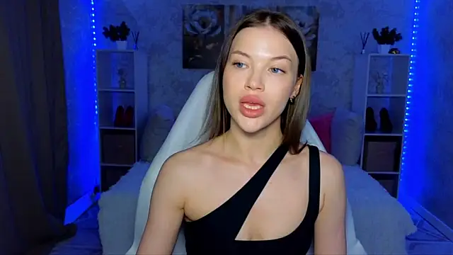 EmmyMills online show from June 1, 2026, 8:32 pm