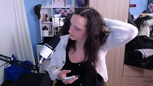 MemiKouki online show from January 24, 2025, 9:05 pm