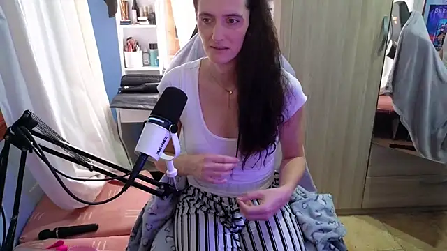 MemiKouki online show from October 25, 2025, 5:19 pm