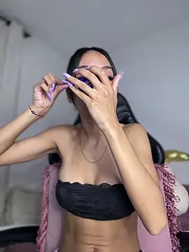 Miaa love6969 online show from April 13, 2026, 11:43 pm