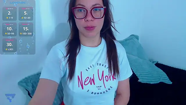 SharonR1 online show from November 17, 2025, 7:52 pm