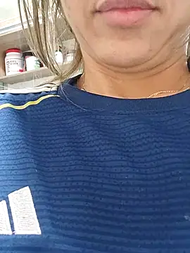 Snapshot of melissa_35_ chatting on October 20, 2025, 11:43 am melissa 35  online show from October 20, 2025, 11:43 am