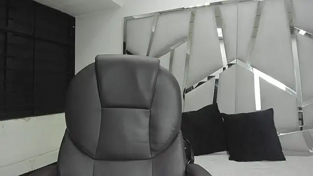 Catherinee69 x online show from February 23, 2026, 3:37 am