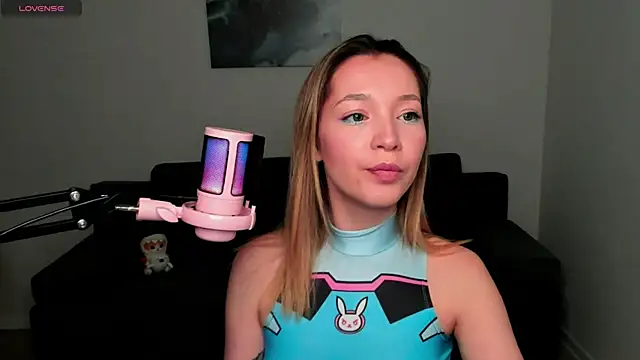 MiaThaine online show from January 22, 2025, 1:20 am