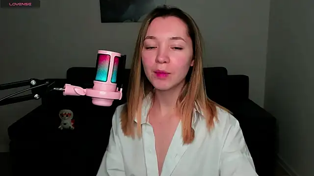 MiaThaine online show from January 24, 2025, 1:03 am