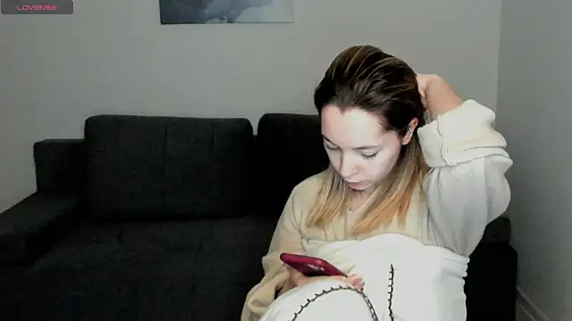 MiaThaine online show from January 28, 2025, 1:18 am