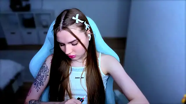 StellaLawless online show from November 18, 2025, 7:40 pm